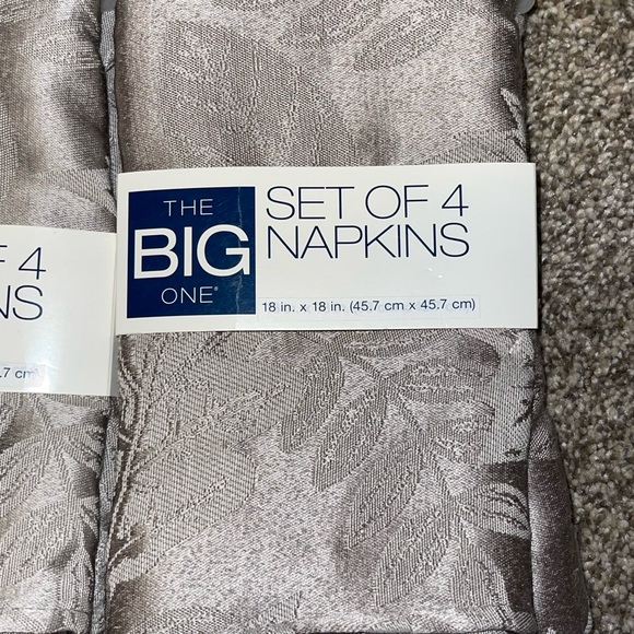 Set of 8 napkins - Leaf Napkins in Gray The Big One - Picture 3 of 6